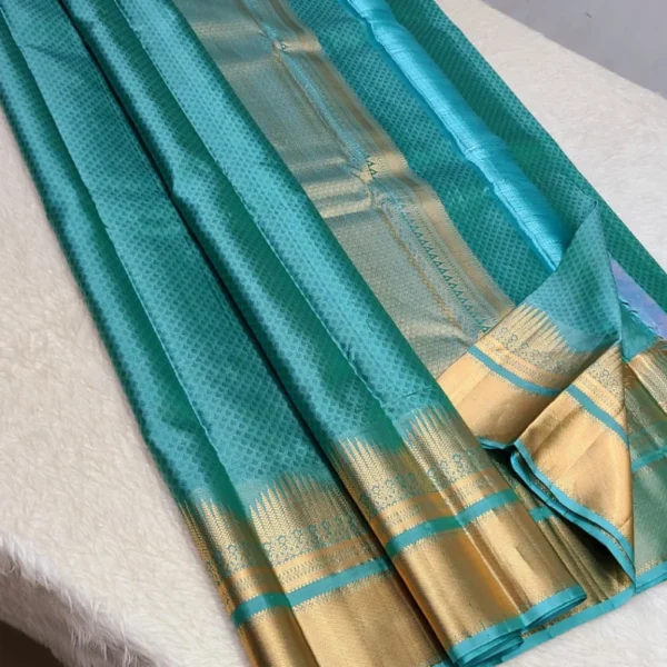 Kanchipuram 100% Pure Handwoven 1G Emboss Body Pattern Trendy Border Silk Sarees